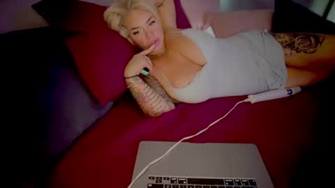 Snapshot of lunadaddysgirl chatting on 27, 6, 2026 Luna Daddys Girl online show from 27, 6, 2026