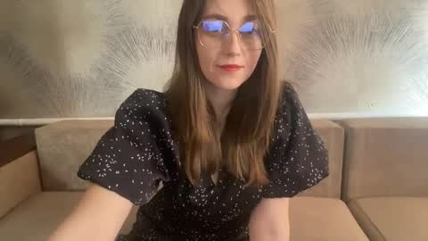 lunafeather online show from 1, 4, 2026