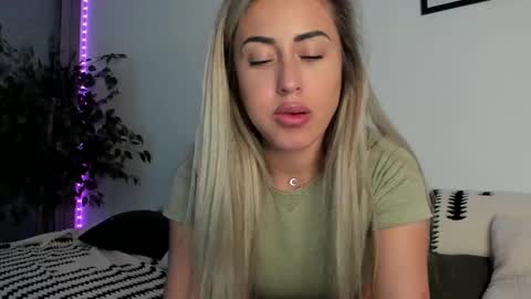 Laura online show from 8, 2, 2025