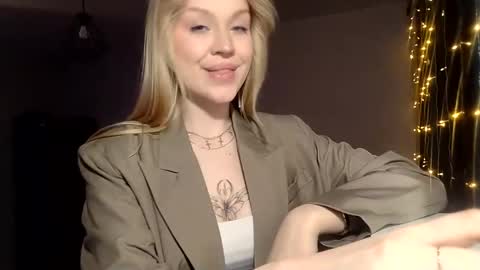 lunapeony online show from 5, 4, 2026