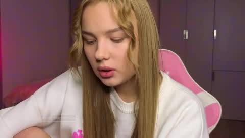 Snapshot of lunar_flare chatting on 9, 11, 2025 Luna online show from 9, 11, 2025