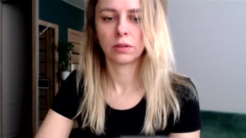 Snapshot of lunar_sweet chatting on 4, 3, 2026 Luna online show from 4, 3, 2026