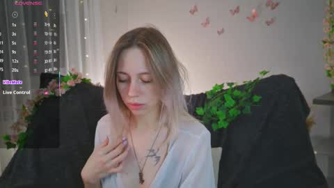 Snapshot of lunariabliss chatting on 2, 2, 2026 Kelly online show from 2, 2, 2026