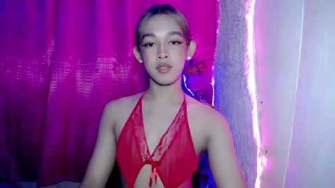 Snapshot of lunarmaxxx chatting on 27, 7, 2026 max online show from 27, 7, 2026