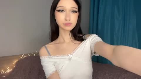 LunarMoly online show from 15, 4, 2026