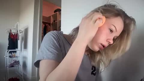 lunarose17 online show from 5, 2, 2026