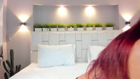 L U N N A online show from 8, 1, 2026