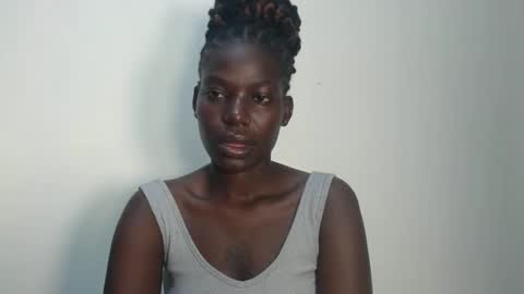 Snapshot of luo_queen chatting on 7, 5, 2026 luo_queen online show from 7, 5, 2026