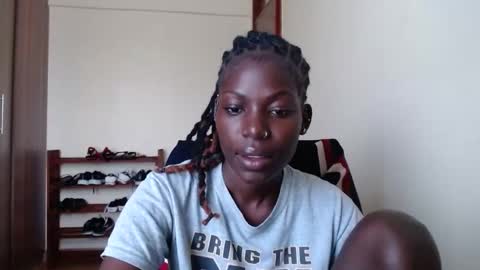 Snapshot of luo_queen chatting on 12, 5, 2026 luo_queen online show from 12, 5, 2026