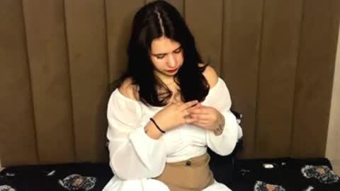 Lora online show from 4, 4, 2026