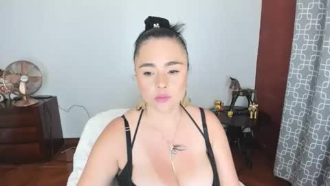 Snapshot of luscious86 chatting on 25, 5, 2026 PAULINA online show from 25, 5, 2026