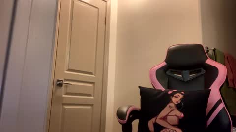 Snapshot of lustforlola chatting on 8, 12, 2024 LOLA online show from 8, 12, 2024