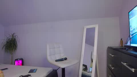 Deea And Chris online show from 28, 10, 2025