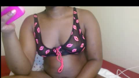 Snapshot of lustrouschoco chatting on 3, 2, 2026 lustrous-choco online show from 3, 2, 2026