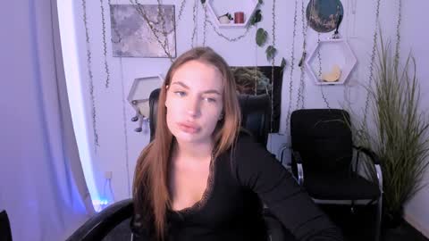 lusy_puff online show from 15, 12, 2024