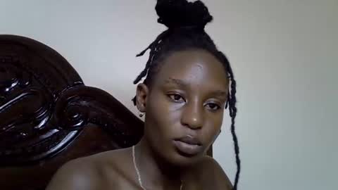 Snapshot of lutino_lovebirds chatting on 18, 4, 2026 lutino_lovebirds online show from 18, 4, 2026