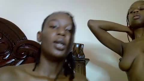 Snapshot of lutino_lovebirds chatting on 19, 4, 2026 lutino_lovebirds online show from 19, 4, 2026