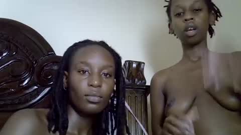 Snapshot of lutino_lovebirds chatting on 19, 4, 2026 lutino_lovebirds online show from 19, 4, 2026