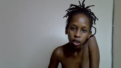 Snapshot of lutino_lovebirds chatting on 26, 4, 2026 lutino_lovebirds online show from 26, 4, 2026