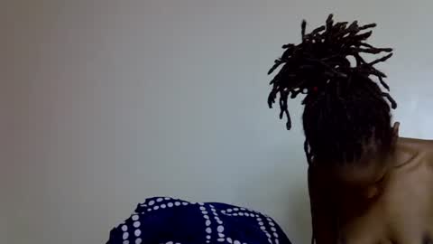 Snapshot of lutino_lovebirds chatting on 28, 4, 2026 lutino_lovebirds online show from 28, 4, 2026