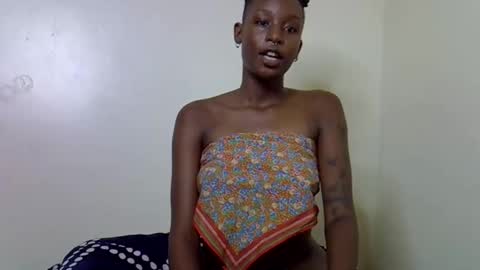 Snapshot of lutino_lovebirds chatting on 16, 5, 2026 lutino_lovebirds online show from 16, 5, 2026