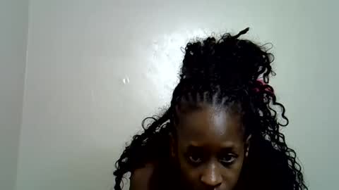 Snapshot of lutino_lovebirds chatting on 24, 5, 2026 lutino_lovebirds online show from 24, 5, 2026
