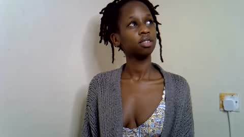 lutino_lovebirds online show from 2, 7, 2026