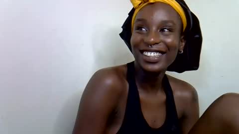 lutino_lovebirds online show from 11, 7, 2026