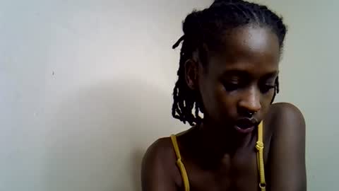 lutino_lovebirds online show from 14, 7, 2026