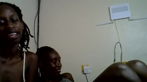 lutino_lovebirds online show from 16, 7, 2026