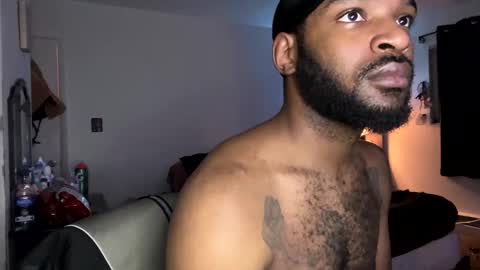 Snapshot of luverboibbc chatting on 8, 1, 2025 luverboi online show from 8, 1, 2025