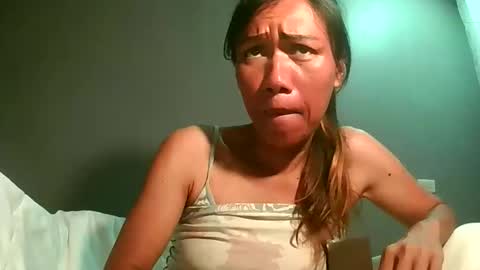 Snapshot of luvu4everxxx chatting on 16, 4, 2026 Bee Bee online show from 16, 4, 2026