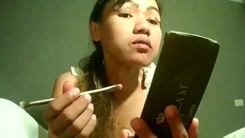 Snapshot of luvu4everxxx chatting on 17, 4, 2026 Bee Bee online show from 17, 4, 2026