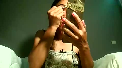 Snapshot of luvu4everxxx chatting on 24, 4, 2026 Bee Bee online show from 24, 4, 2026