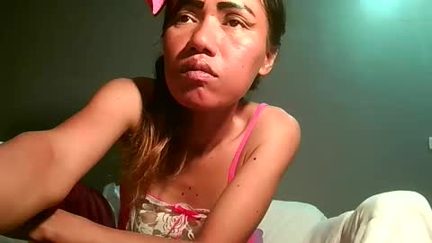 Snapshot of luvu4everxxx chatting on 17, 5, 2026 Bee Bee online show from 17, 5, 2026