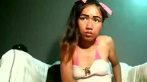 Snapshot of luvu4everxxx chatting on 22, 5, 2026 Bee Bee online show from 22, 5, 2026