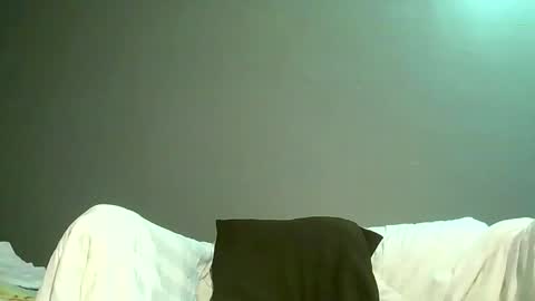 Snapshot of luvu4everxxx chatting on 27, 5, 2026 Bee Bee online show from 27, 5, 2026