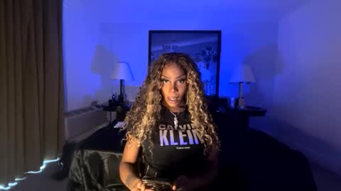 Snapshot of luvvlee chatting on 1, 5, 2026 luvvlee online show from 1, 5, 2026