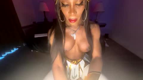 Snapshot of luvvlee chatting on 3, 5, 2026 luvvlee online show from 3, 5, 2026