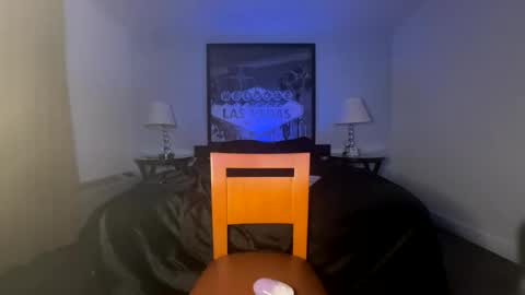 Snapshot of luvvlee chatting on 8, 5, 2026 luvvlee online show from 8, 5, 2026