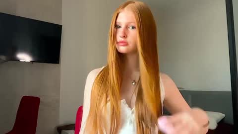 Snapshot of lux_angel chatting on 28, 5, 2026 lux_angel online show from 28, 5, 2026