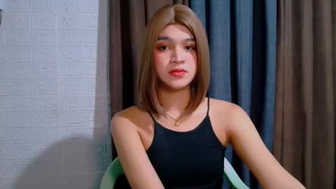 queen lux online show from 15, 3, 2026