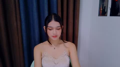 Snapshot of lux_white chatting on 6, 7, 2026 queen lux online show from 6, 7, 2026