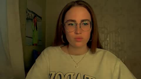 Snapshot of luxie_queen chatting on 18, 4, 2026 Katie online show from 18, 4, 2026