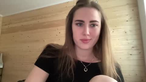 Snapshot of luxie_queen chatting on 21, 5, 2026 Katie online show from 21, 5, 2026