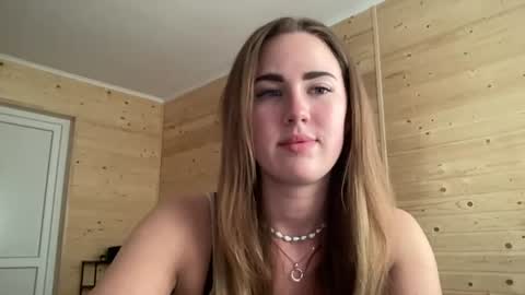 Snapshot of luxie_queen chatting on 25, 6, 2026 Katie online show from 25, 6, 2026