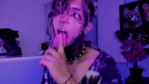 Snapshot of luxiel_ chatting on 12, 11, 2025 Luxiel 3 online show from 12, 11, 2025