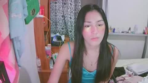 Snapshot of luxy27 chatting on 28, 10, 2025 nikke online show from 28, 10, 2025