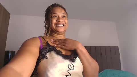 Snapshot of luxy_benet chatting on 16, 6, 2026 Big Benet online show from 16, 6, 2026