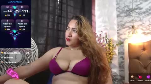 Snapshot of luzzianna chatting on 5, 2, 2025 lucy online show from 5, 2, 2025